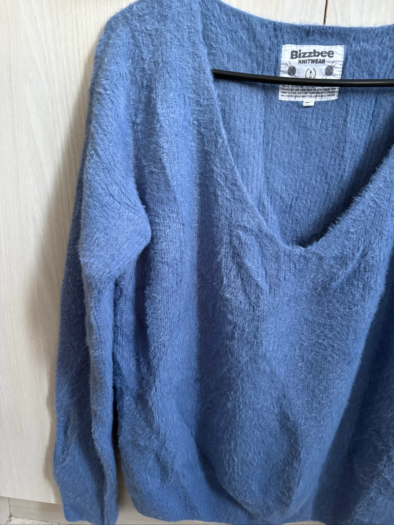 Women's S light blue BizzBee sweater – photo 2